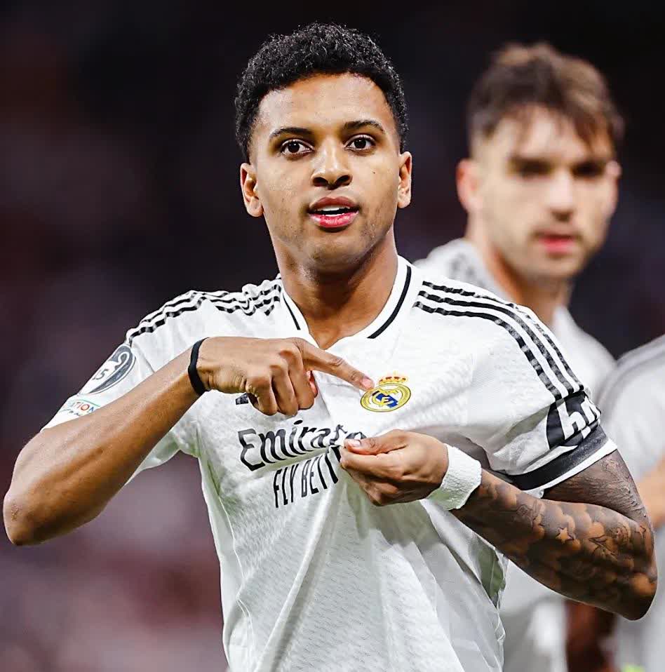 Rodrigo's Agent Arrives in UK for Liverpool Talks; Player Expresses Excitementjersey|football shirt|football kit|football sportswear