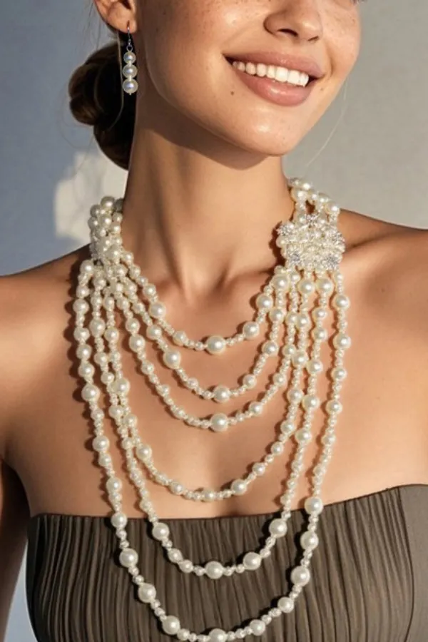 Fashionable Multi-layered Necklace with Diamond and Pearl Flowers