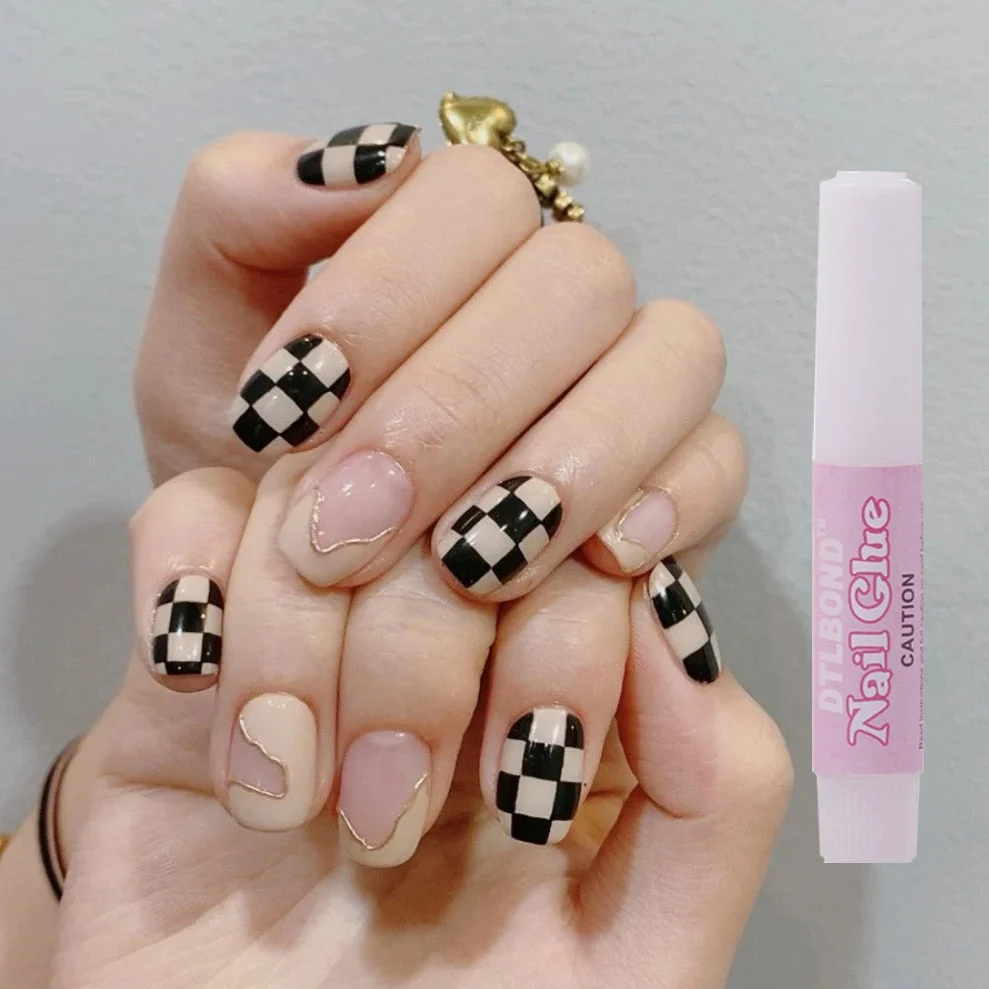 24PCS Nude Color Fake Nails With Black Grids Press On False Detachable Full Cover Artificial Tips Nail Art DIY Manicure No Glue-Nail Inspo