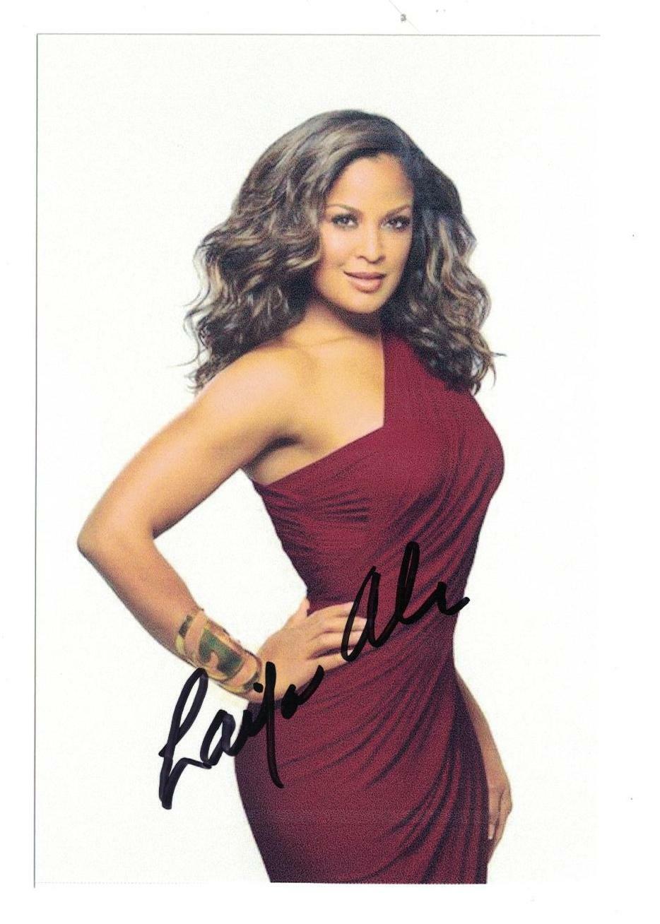 Laila Ali Signed Autographed 4 x 6 Photo Poster painting Boxer TV Personality Sexy B