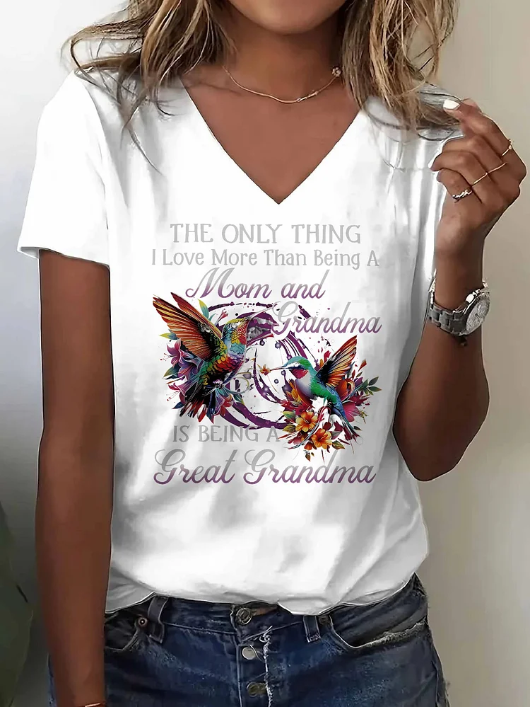 Women's Casual V-Neck T-Shirt With Floral Hummingbird & Grandma Quote Design - Soft Breathable Fabric, Standard Fit, Machine Washable - Perfect Gift For Mom, Grandma, Friends, Ladies T Shirts, Leisure Clothing, Artistic Print Tee, Comfortable Tee