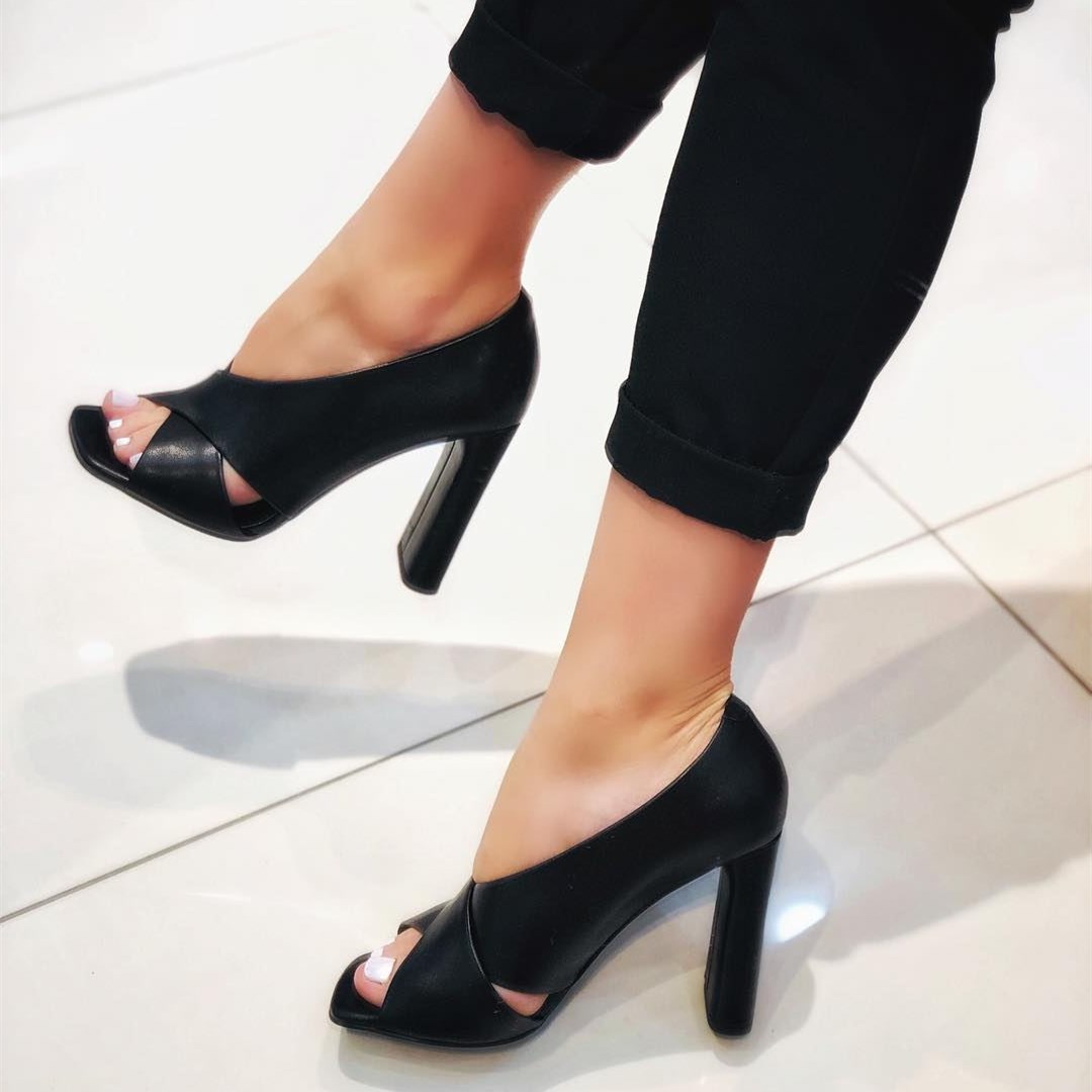 GOOSHOE Black Cross Over Peep Toe Chunky Heel Pumps