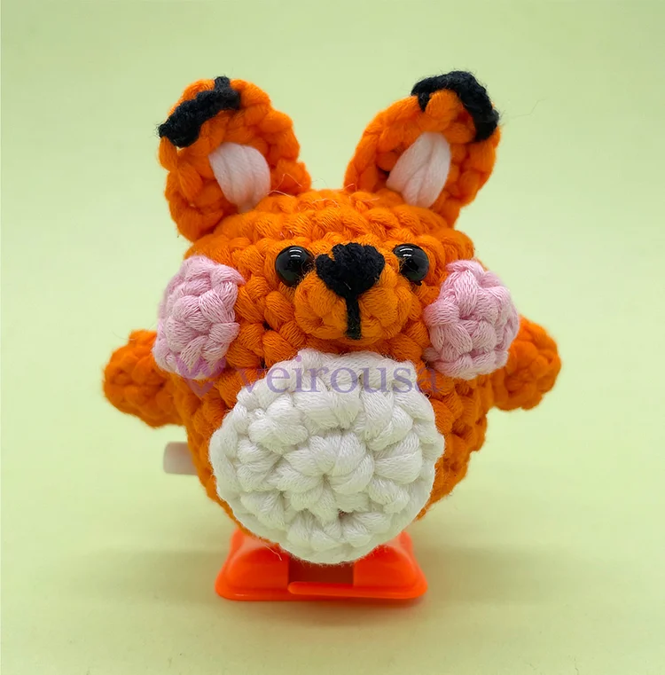 Can Walking Fox - Crochet Kit veirousa