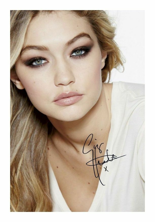 GIGI HADID AUTOGRAPH SIGNED PP Photo Poster painting POSTER