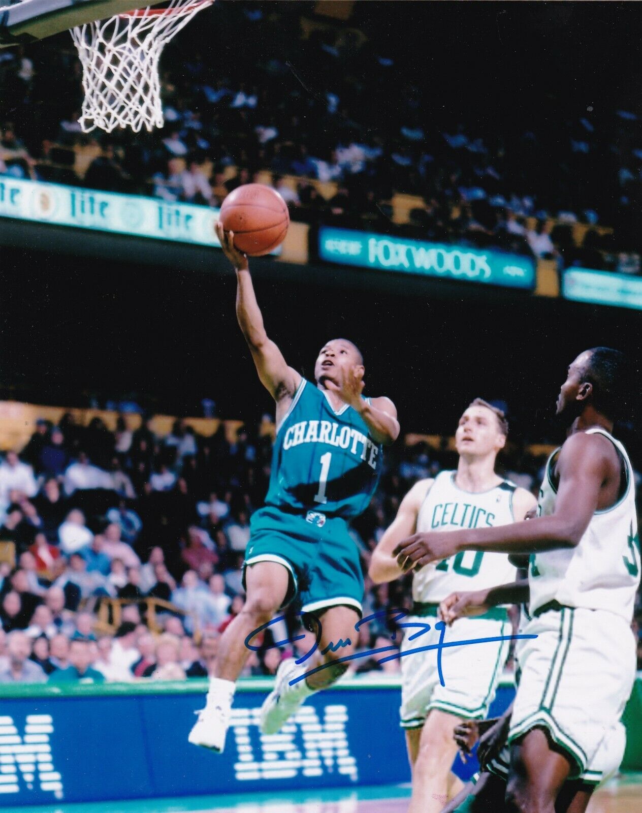 MUGGSY BOGUES CHARLOTTE HORNETS ACTION SIGNED 8x10 Photo Poster painting