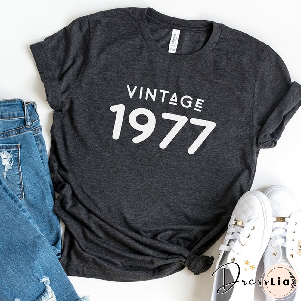 VINTAGE 1977 T-SHIRT WOMEN YEARS OLD 45TH BIRTHDAY GIFTS GIRLS MOM WIFE DAUGHTER PARTY TOP