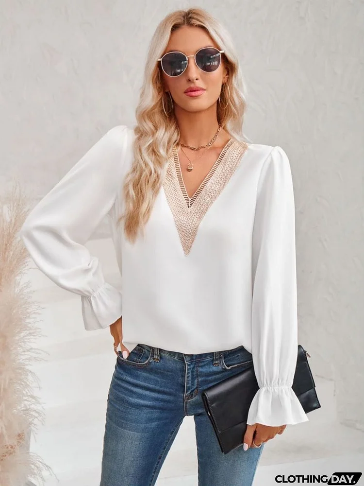 Contrast Trim Flounce Sleeve V-Neck Blouse