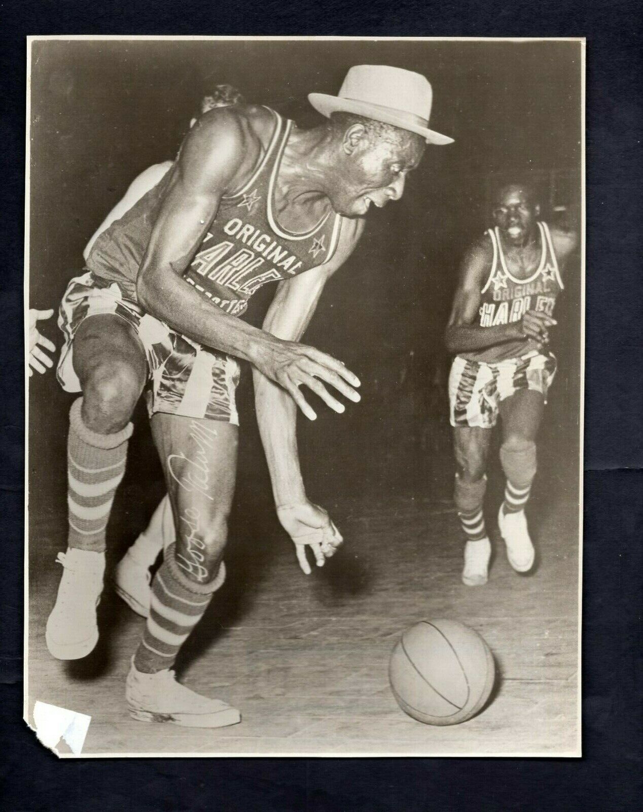 Goose Tatum in action circa 1950 Harlem Globetrotters Press Original Photo Poster painting