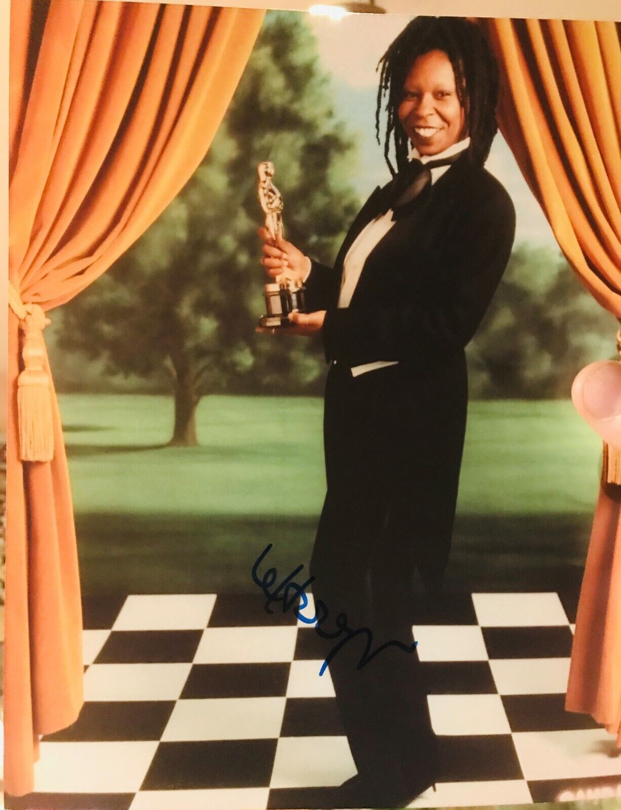 Whoopi Goldberg autographed Photo Poster painting signed 8X10 #1 Oscar host very rare