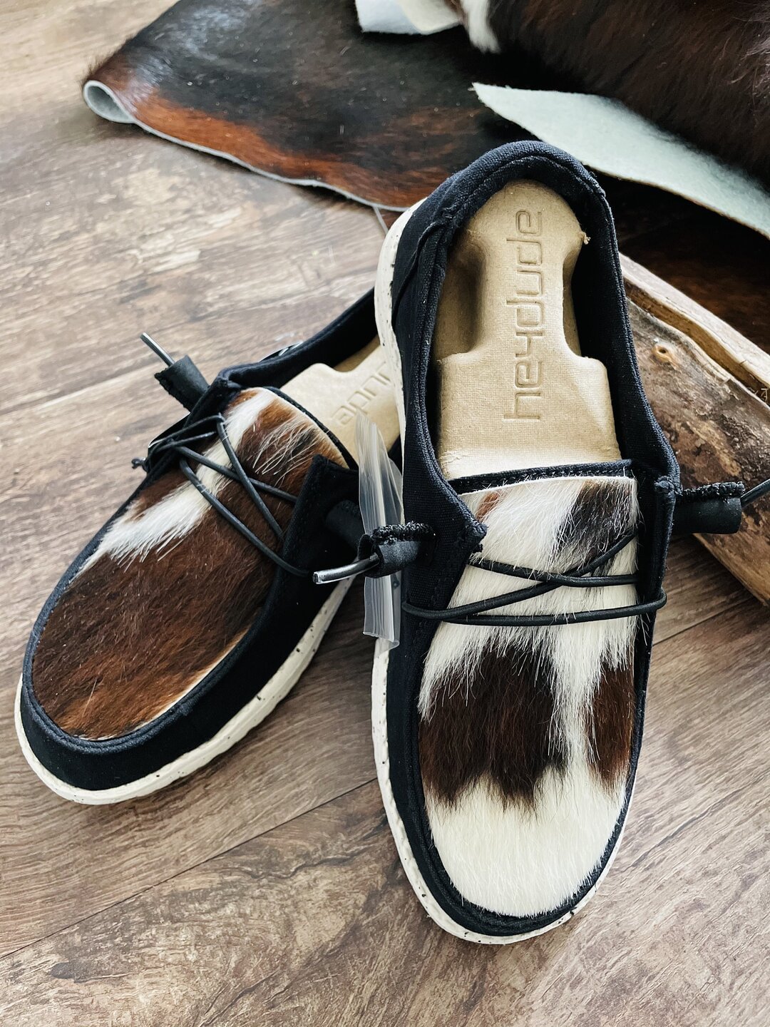 hey dude shoes cow hide