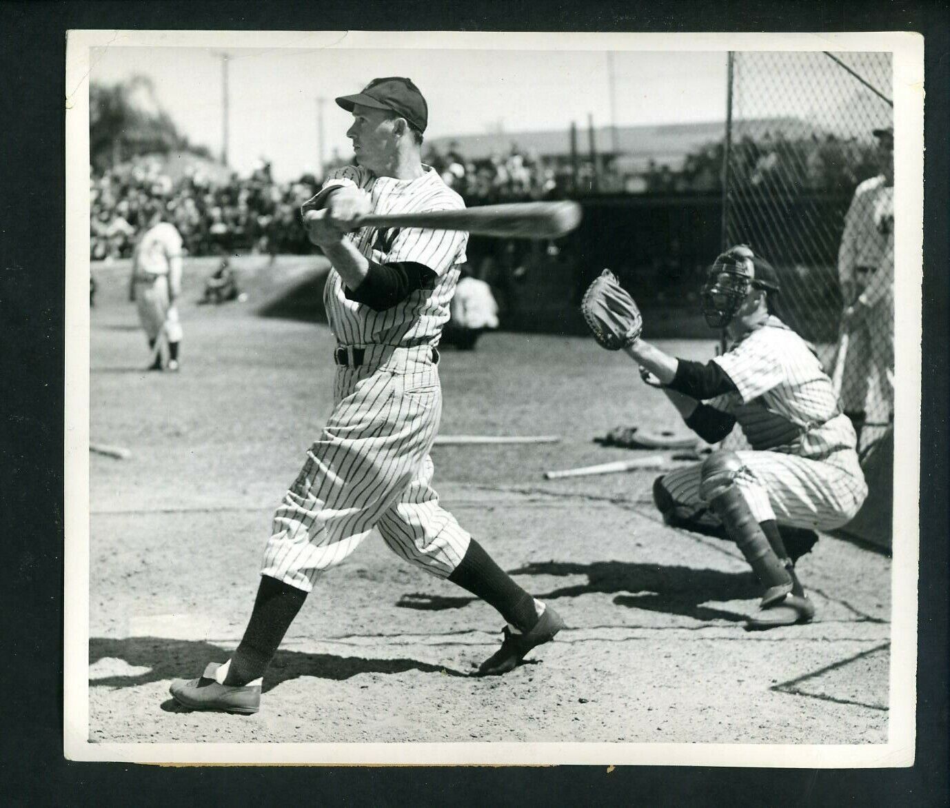 Joe Gordon batting practice 1941 Type 1 Press Photo Poster painting New York Yankees