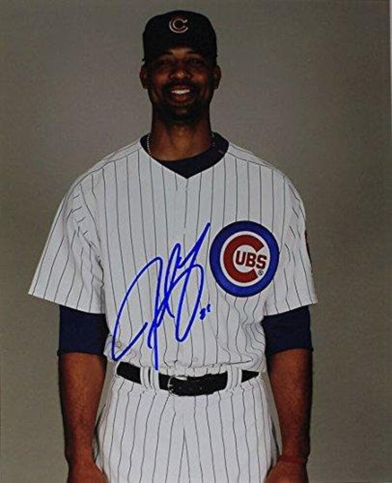 Derrek Lee Signed Autographed Glossy 8x10 Photo Poster painting - Chicago Cubs