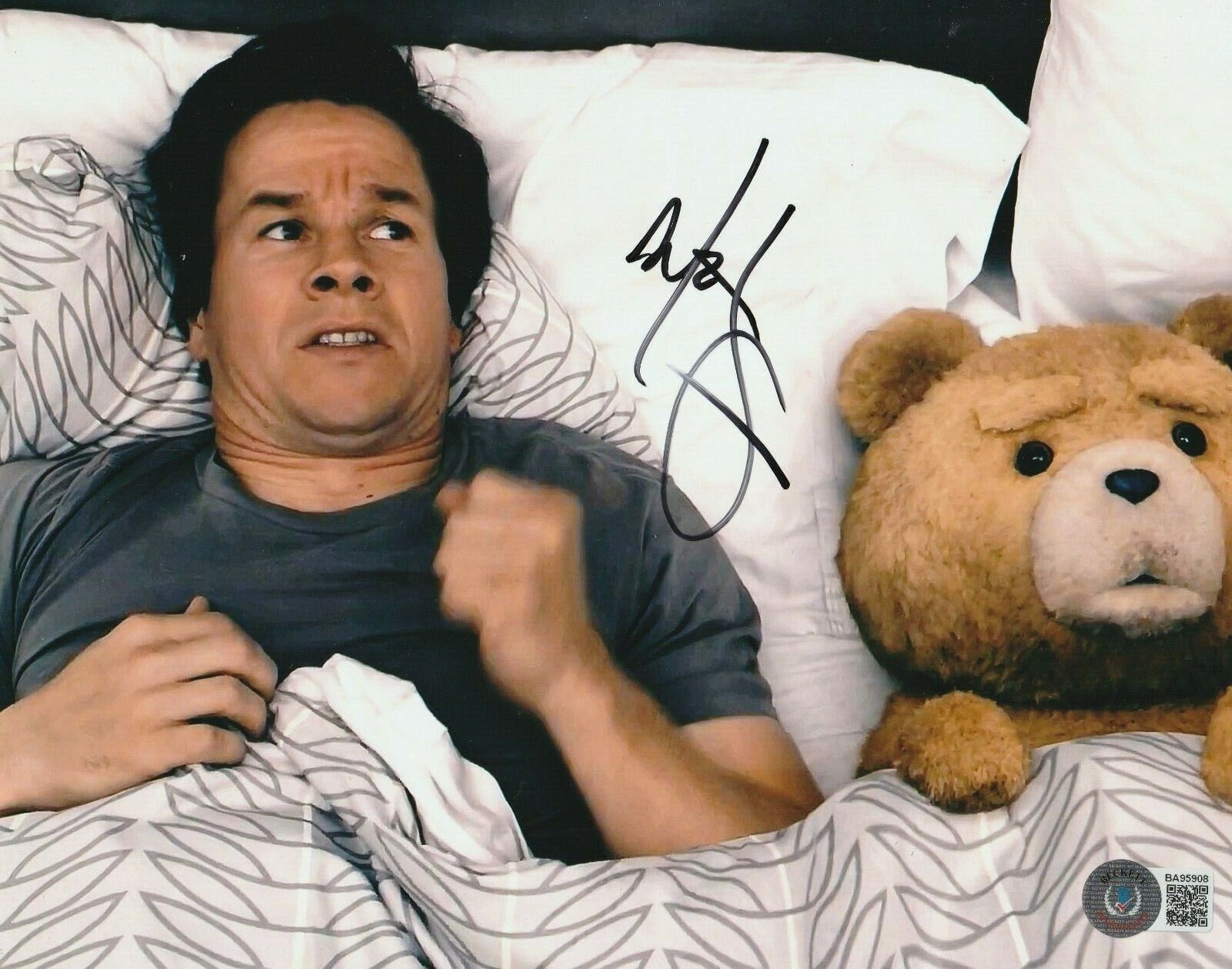 MARK WAHLBERG Signed TED 8x10 Photo Poster painting with Beckett COA (BAS)