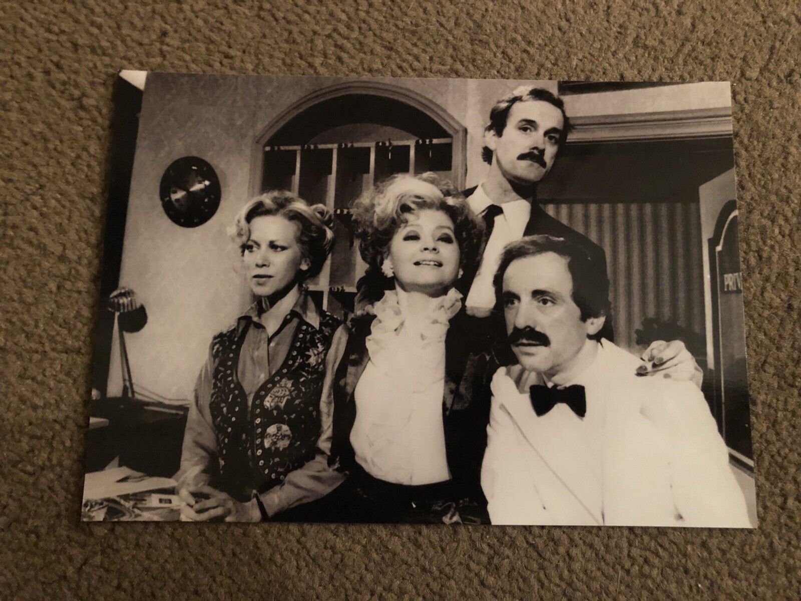 JOHN CLEESE (FAWLTY TOWERS) UNSIGNED Photo Poster painting- 7x5”