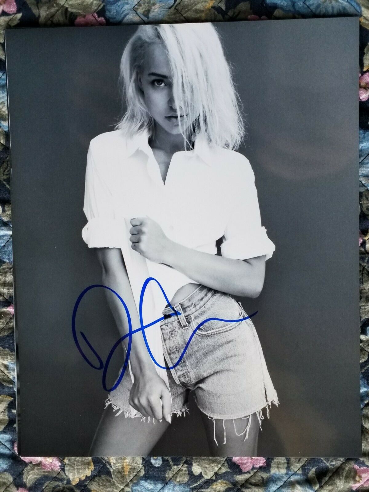 Dove Cameron Authentic Autographed 8x10 Photo Poster painting Signed Picture Nice