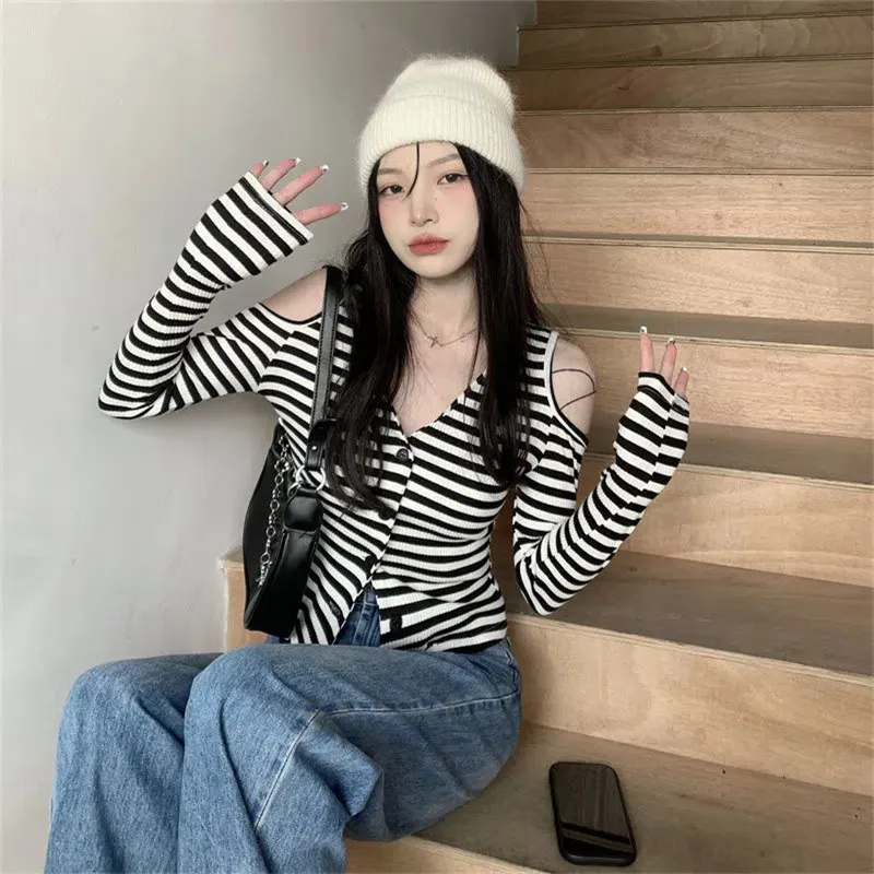 Uveng Uveng New Striped V-Necked Long-Sleeved Knitted Cardigan Female Red Ins Wind Short Dress