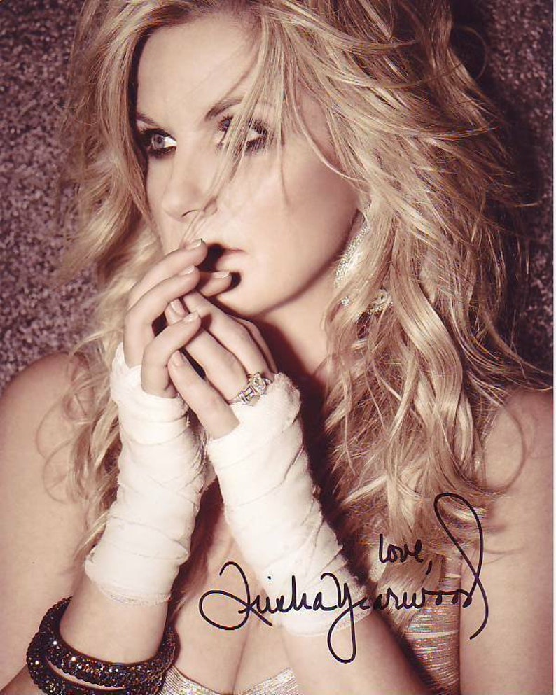 Trisha yearwood signed autographed everlast boxing Photo Poster painting