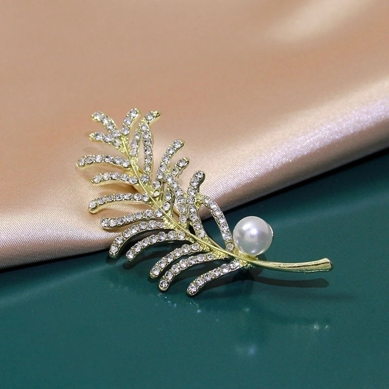 Elegant Glam Pin Geometric Alloy Plating Inlay Artificial Pearls Rhinestones Shell Women’s Brooches