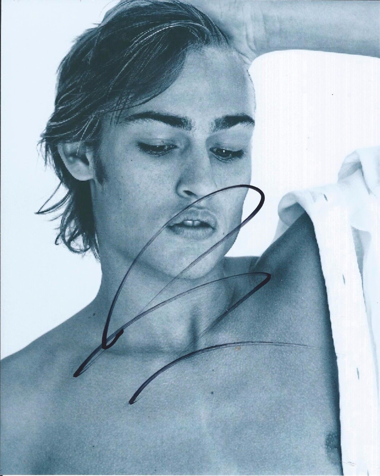 Douglas Booth Signed Autographed 8x10 Photo Poster painting Noah Romeo and Juliet Shirtless B