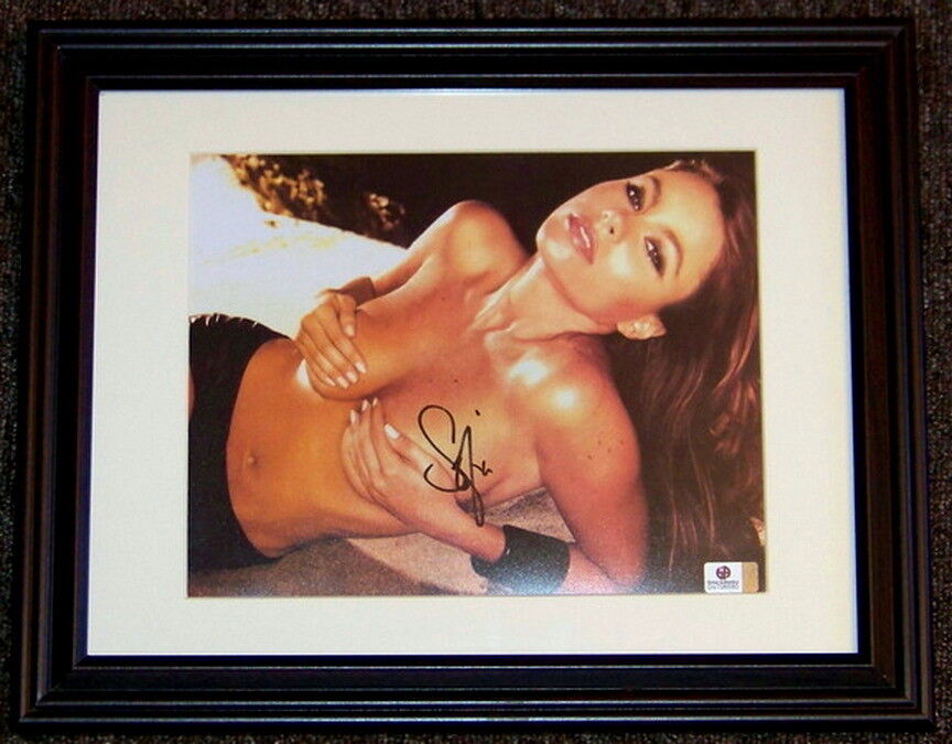 FLASH SALE! Sofia Vergara Signed Autographed Framed 8x10 Photo Poster painting GV GA GAI COA!