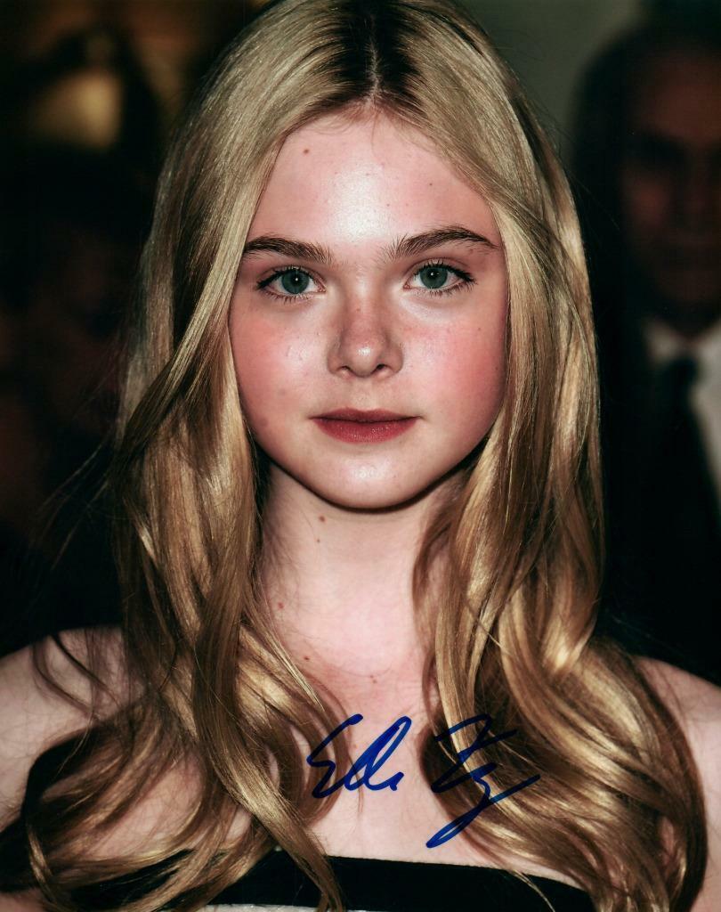 Elle Fanning signed 8x10 Photo Poster painting Pic autographed Picture with COA