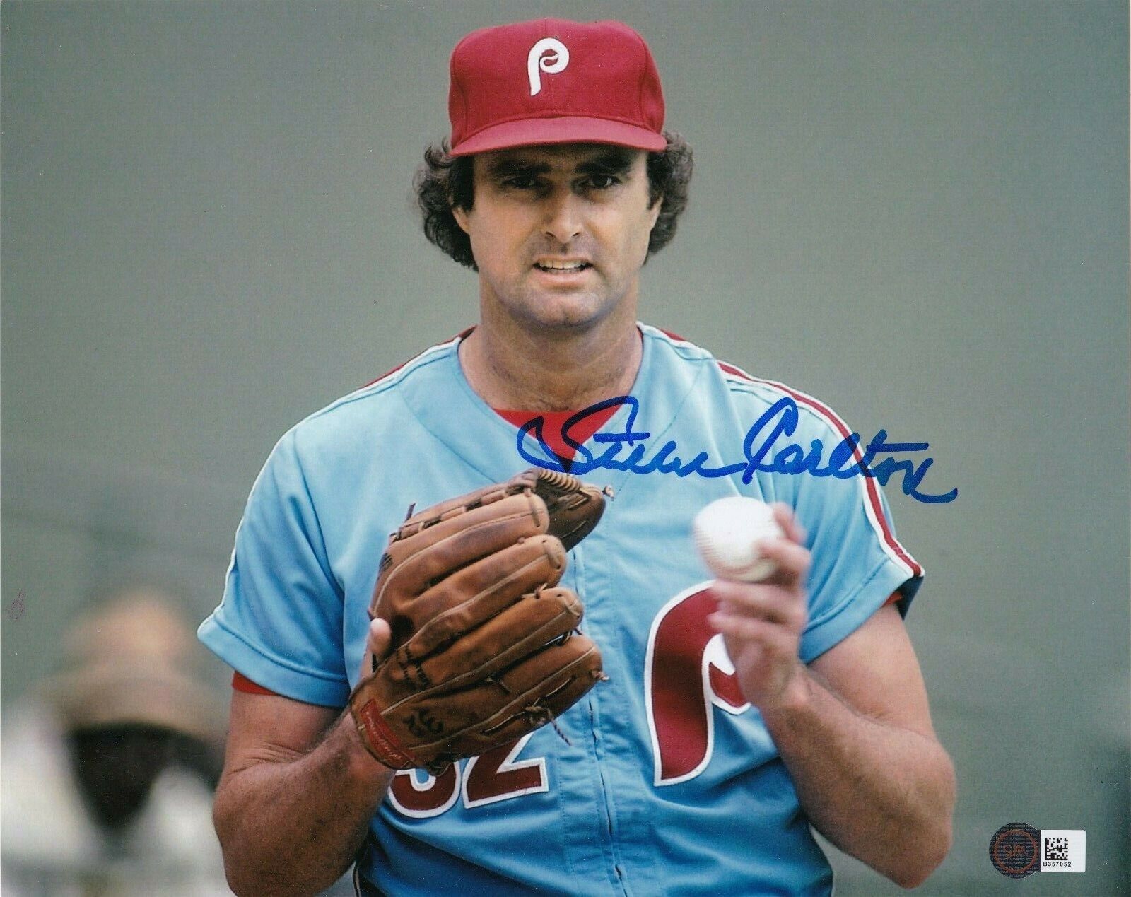 STEVE CARLTON PHILADELPHIA PHILLIES ACTION SIGNED 8x10