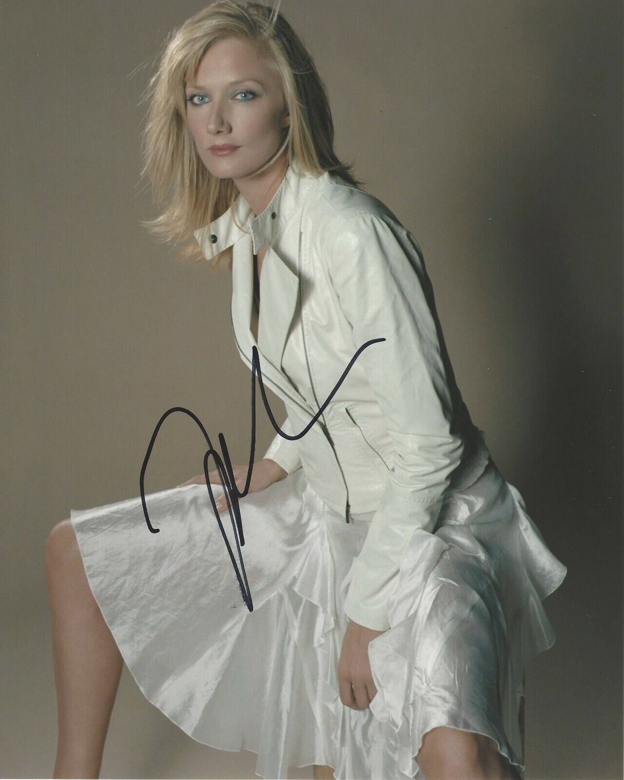 ACTRESS JOELY RICHARDSON SIGNED 8x10 Photo Poster painting w/COA THE ROOK NIP/TUCK PATRIOT