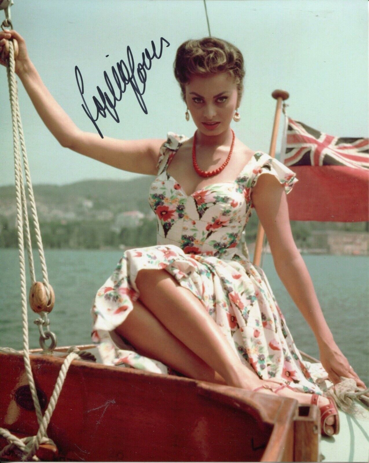 Sophia Loren signed 8x10 candid yacht portrait Photo Poster painting - UACC DEALER