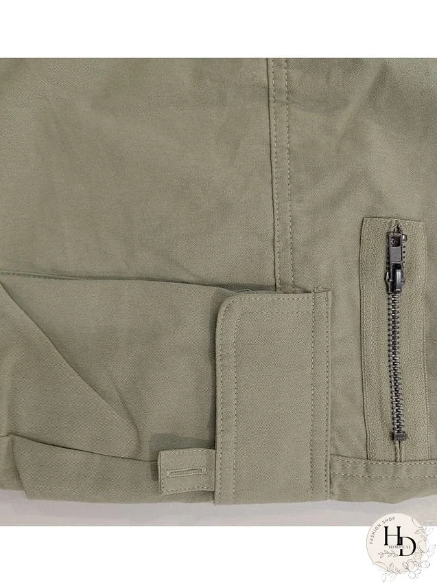 Streetwear-Inspired Black Cargo Pants