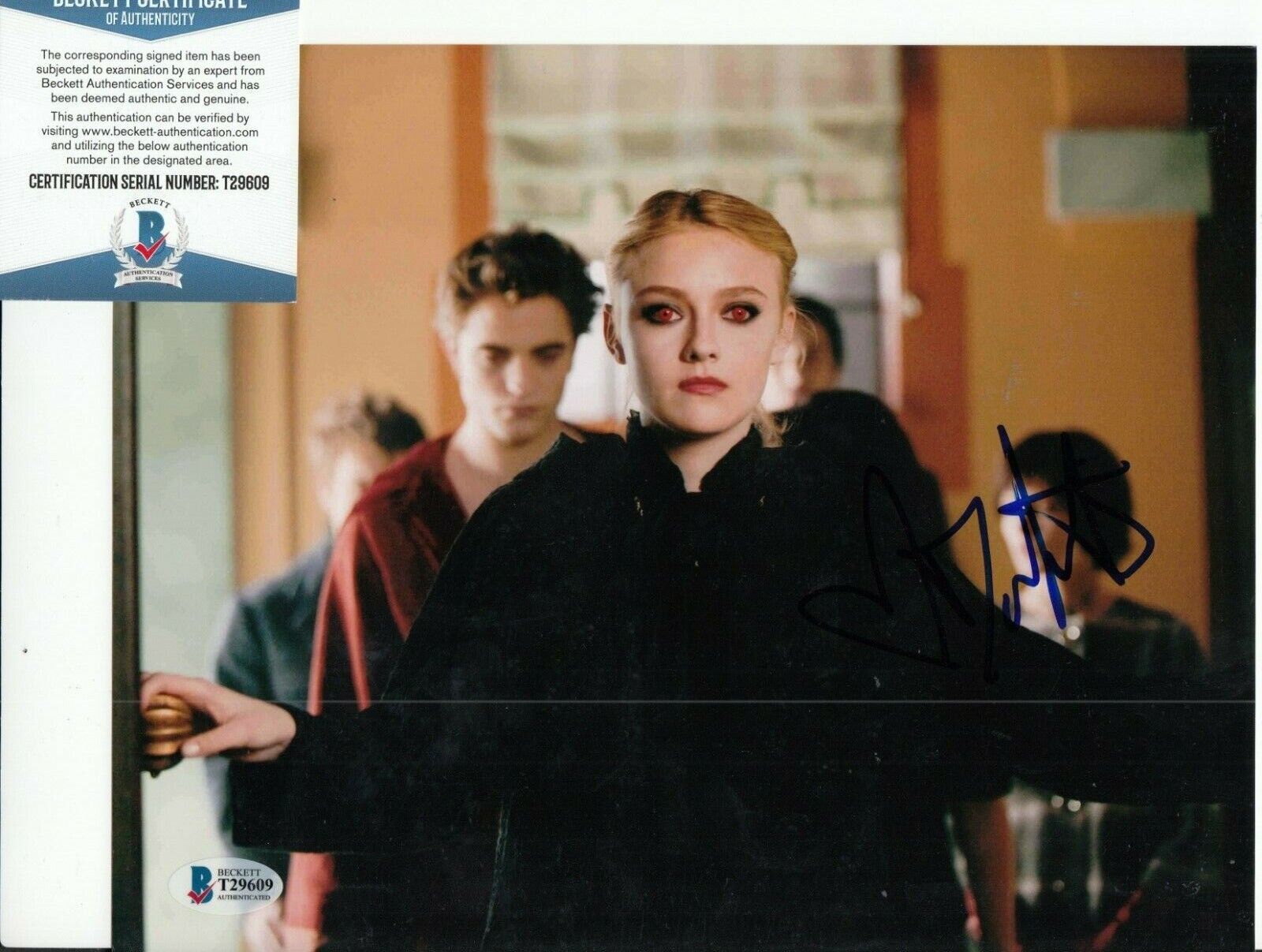 DAKOTA FANNING signed (THE TWILIGHT SAGA) Actress 8X10 Photo Poster painting BAS BECKETT T29609