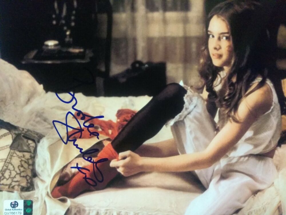 Brooke Shields signed 8x10 GAI