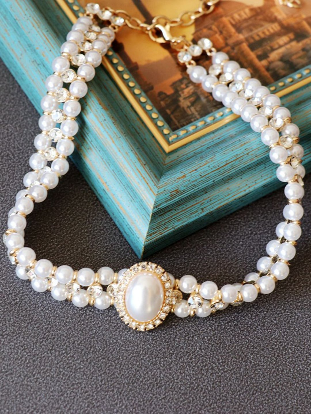 FigureDress Retro Rhinestone Pearl Necklace