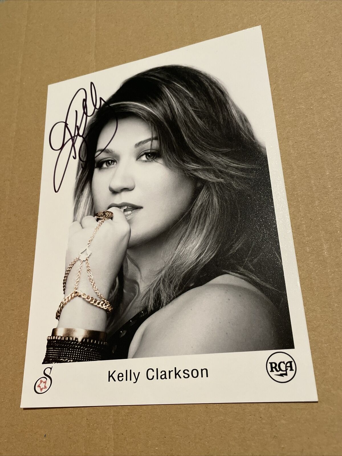 Kelly Clarkson Hand Signed 7x5 RCA Promo Photo Poster painting Autograph