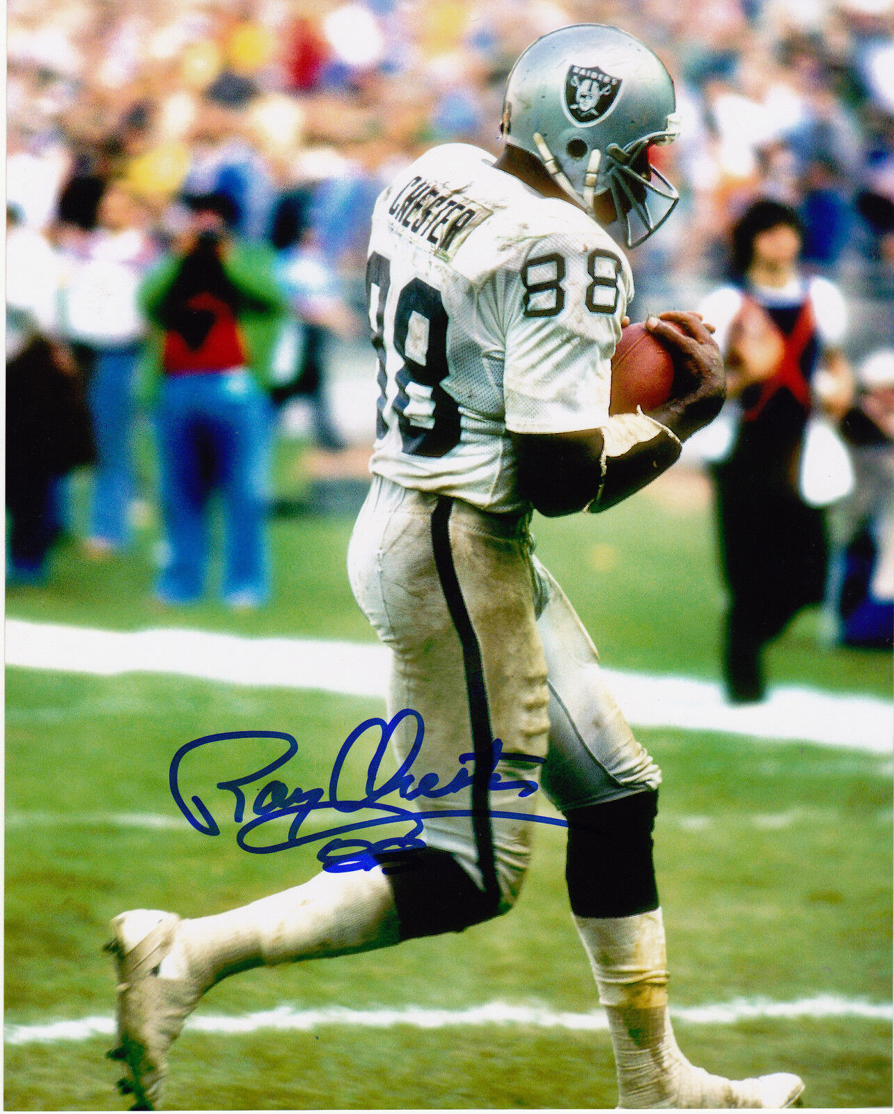 RAYMOND CHESTER OAKLAND RAIDERS ACTION SIGNED 8x10