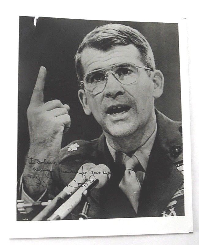 LT. OLIVER NORTH Autographed 8 x 10 Photo Poster painting US Marine IRAN CONTRA Hearings PC508