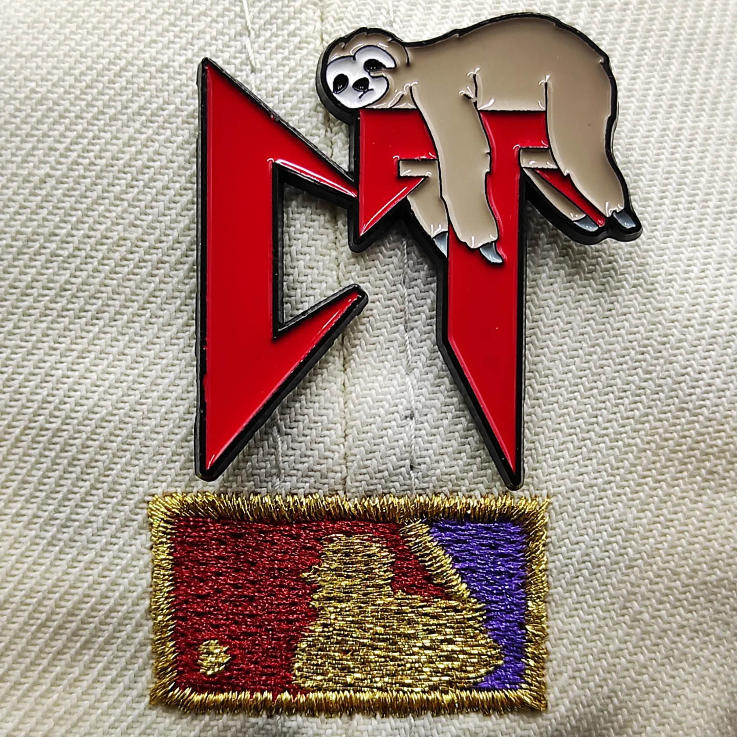 NEW ERA FUNNY ANIMAL METAL PIN
