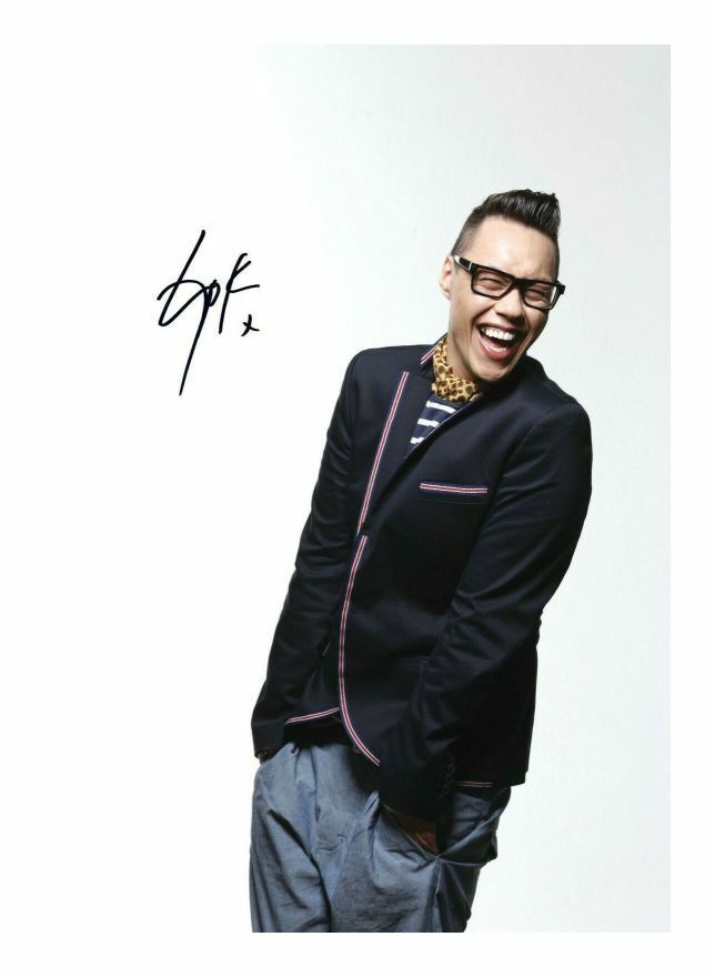 GOK WAN AUTOGRAPH SIGNED PP Photo Poster painting POSTER