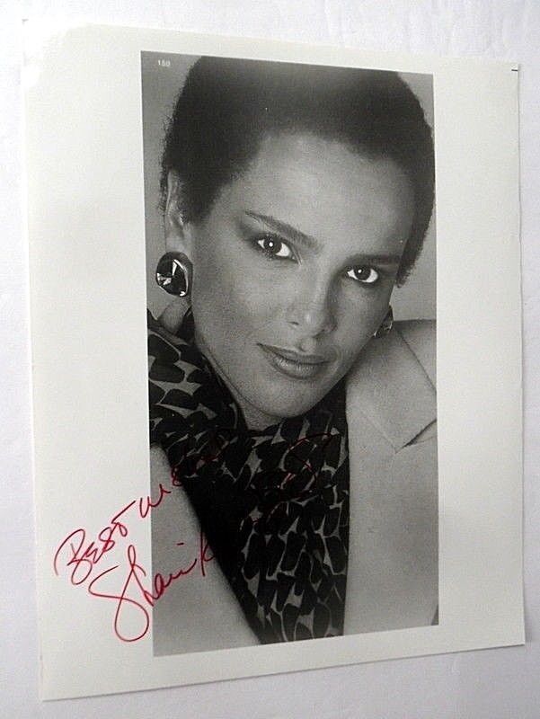 SHARI BELAFONTE Autographed 8x10 Photo Poster painting TV Actress Model Singer HOTEL HARRY PC384