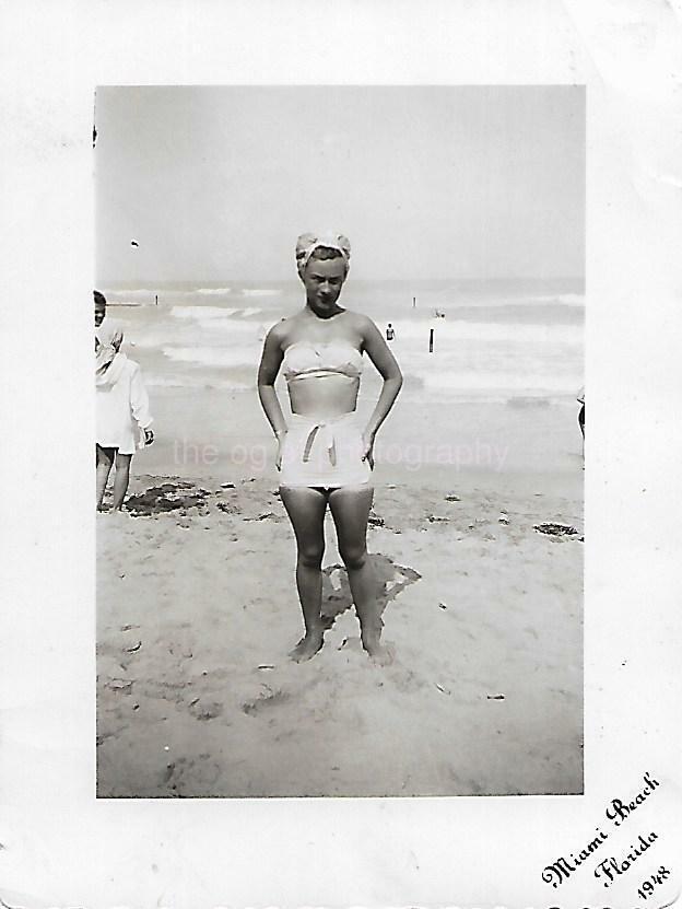 Vintage FOUND Photo Poster paintingGRAPH bw BEACH WOMAN Original Snapshot 19 41 W