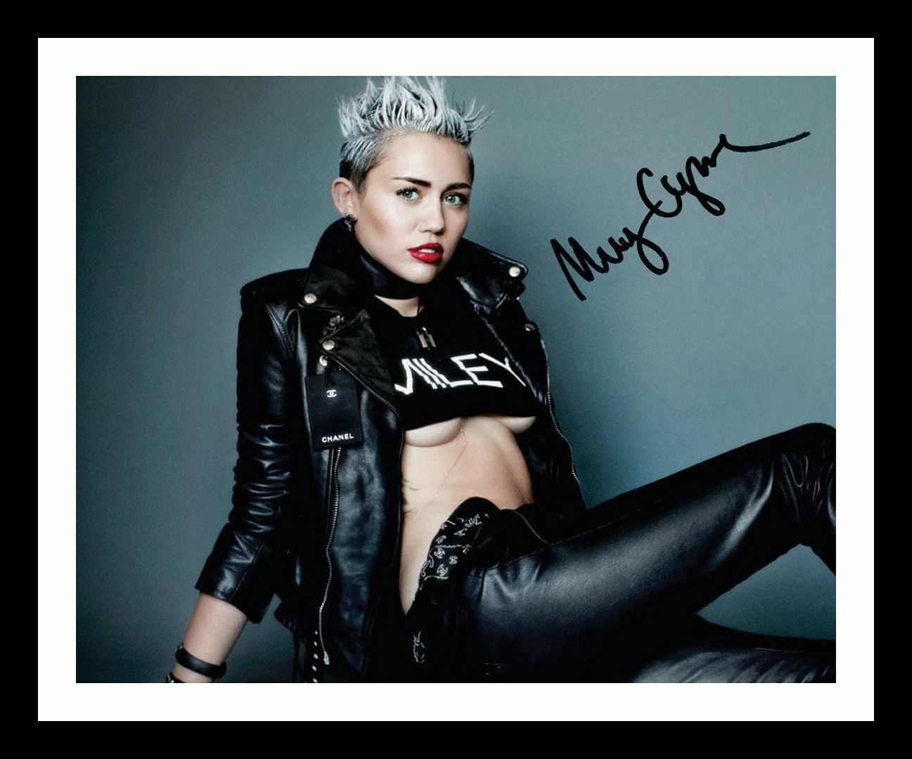 Miley Cyrus Autograph Signed & Framed Photo Poster painting 12