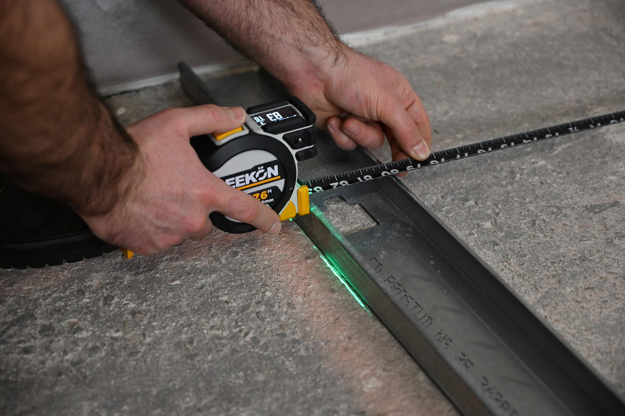 T1_Tomahawk_Digital_Tape_Measure_1.jpg