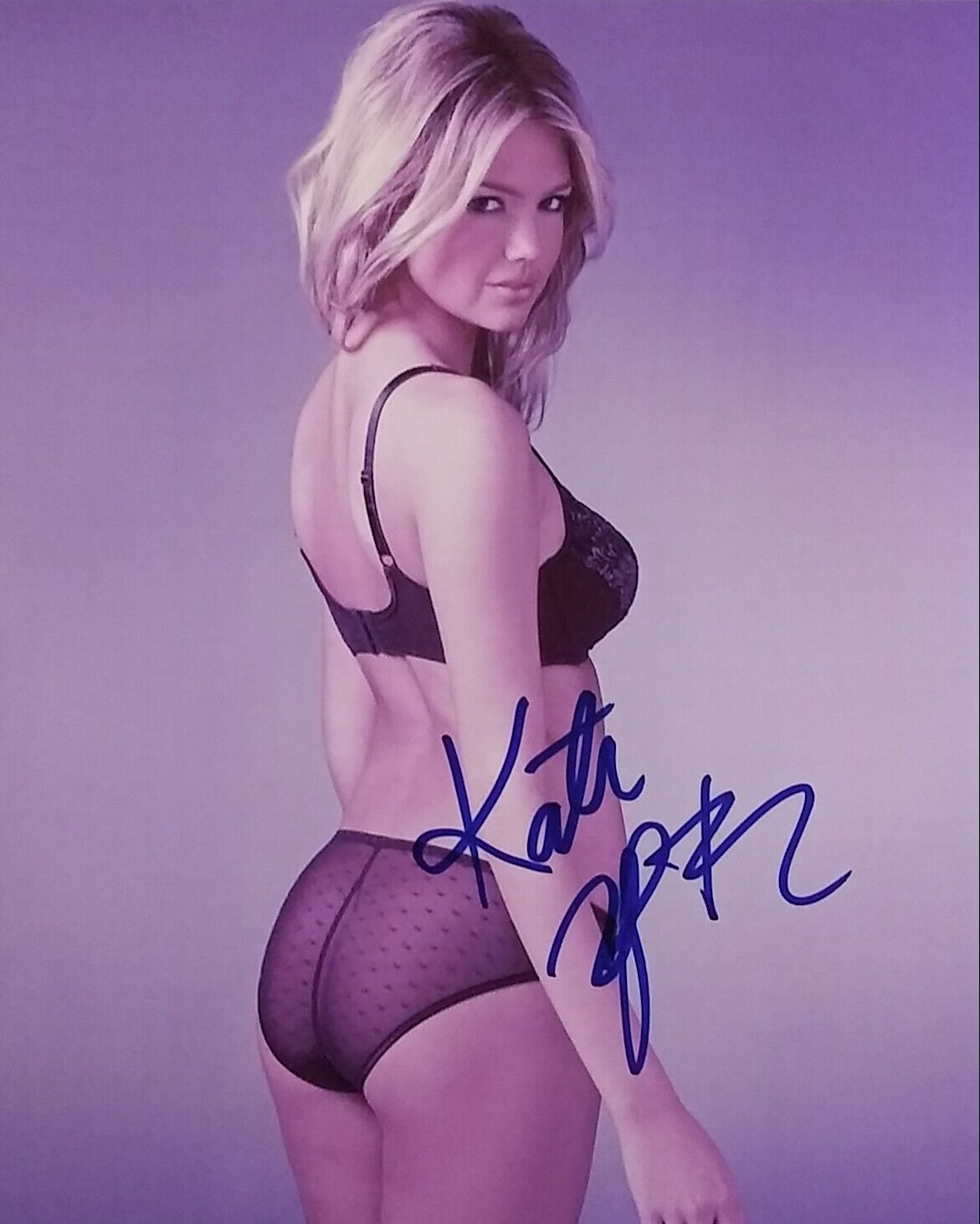 Kate Upton signed 8 x 10