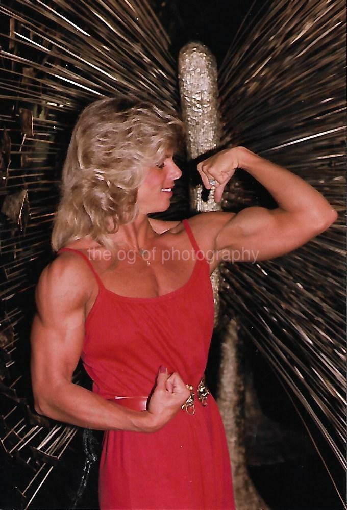 FEMALE BODYBUILDER 80's 90's FOUND Photo Poster painting Color MUSCLE GIRL Original EN 21 64 I