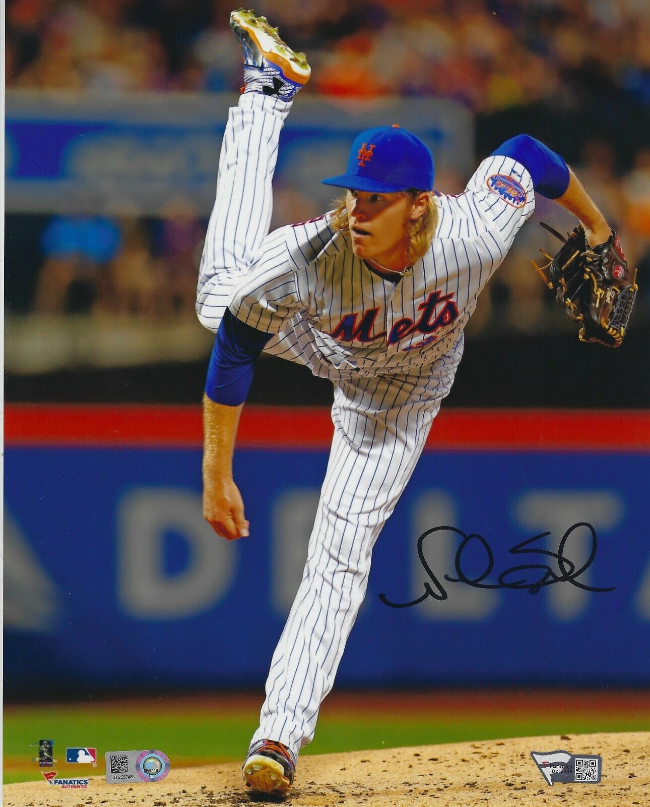 Signed 8x10 NOAH SYNDERGAARD New York Mets Autographed Photo Poster painting - Fanatics COA