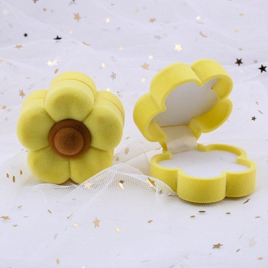 Buttercup Yellow Daisy Jewelry Box