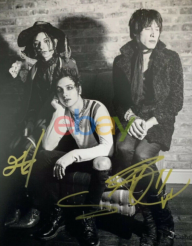 PALAYE ROYALE SIGNED 8x10 Photo Poster painting AUTOGRAPHED reprint