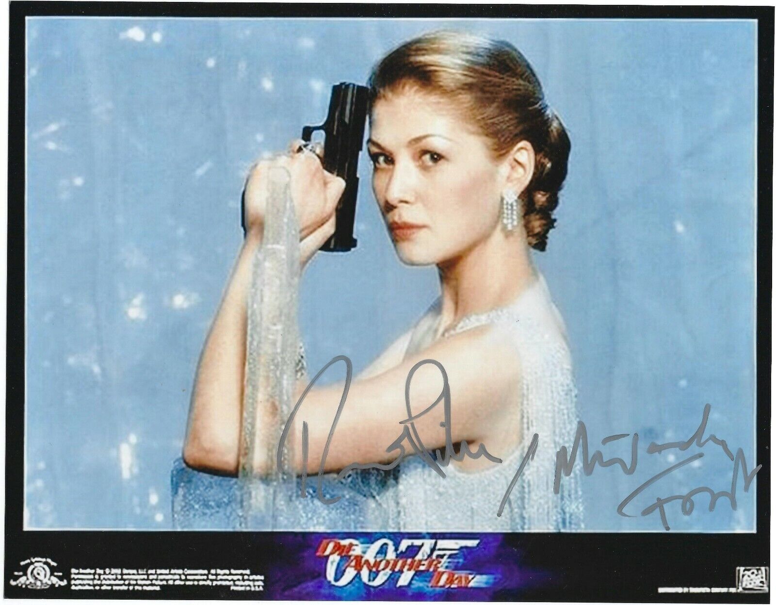 ROSAMUND PIKE SIGNED 007 JAMES BOND 10x8 Photo Poster painting 3 UACC & AFTAL RD AUTOGRAPH