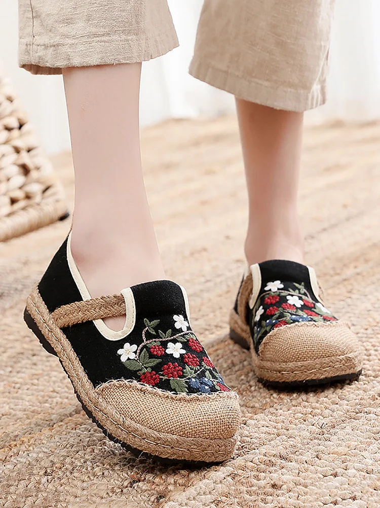 Women's flat linen shoes with ethnic floral embroidery.
