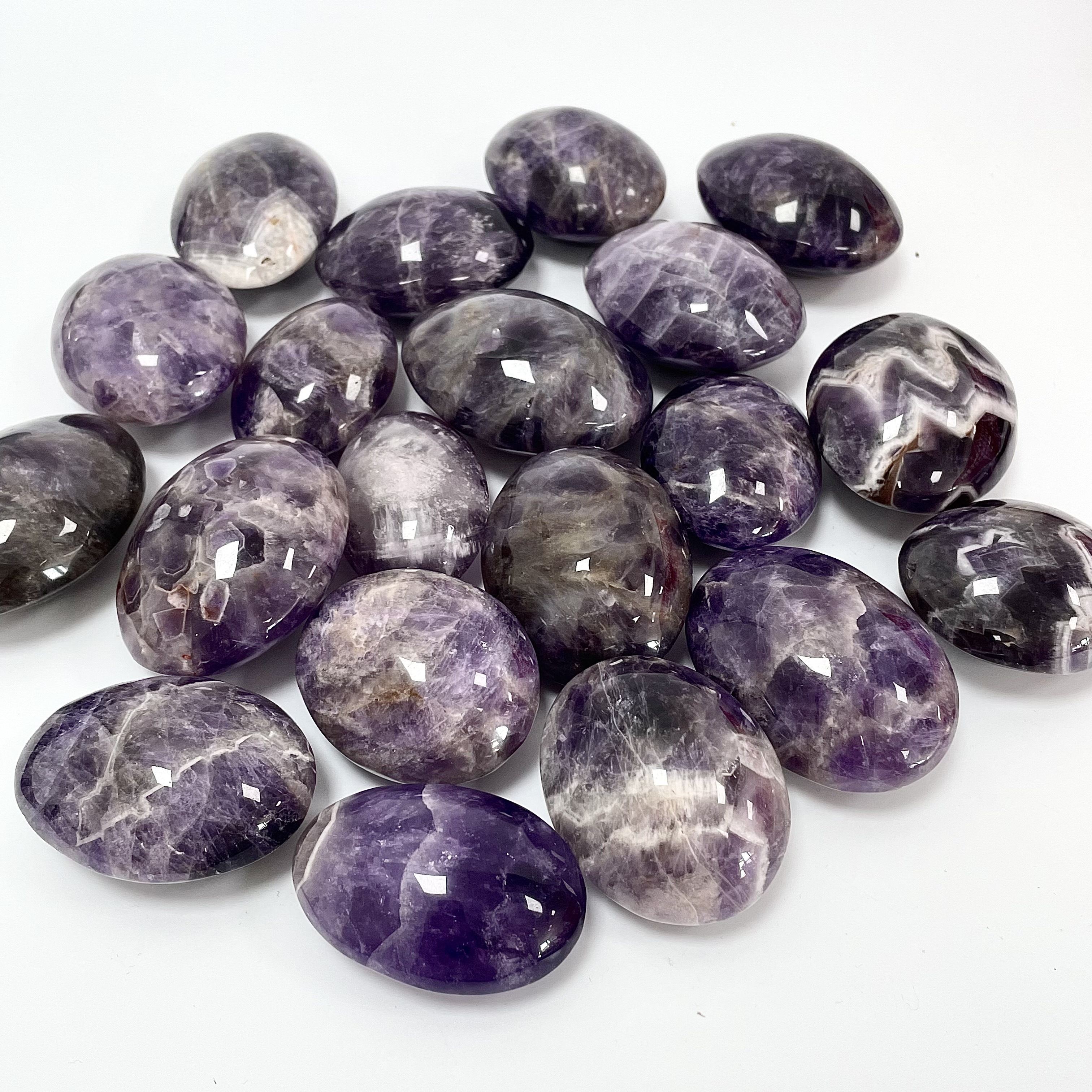 Meaning and therapeutic properties of dreamlike amethyst