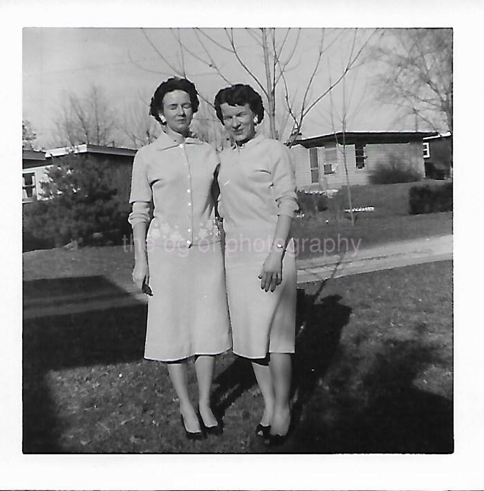 Vintage FOUND Photo Poster paintingGRAPH bw AMERICAN WOMEN Original Snapshot 14 20 N